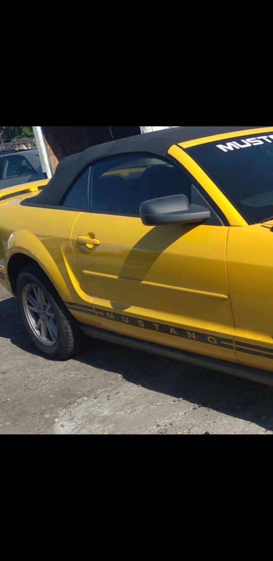 Ford Mustang convertible driver side Door With Everything On It Like You See In The Picture!!!