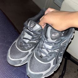 ASICS nyc gel graphite grey