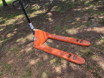 Manual Pallet jack (used)