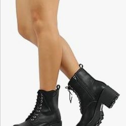 Combat boots