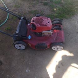 Cortadora De Zacate Self Propel $100 Motor De 7 Caballos Y Medio No Tiene Bolsa