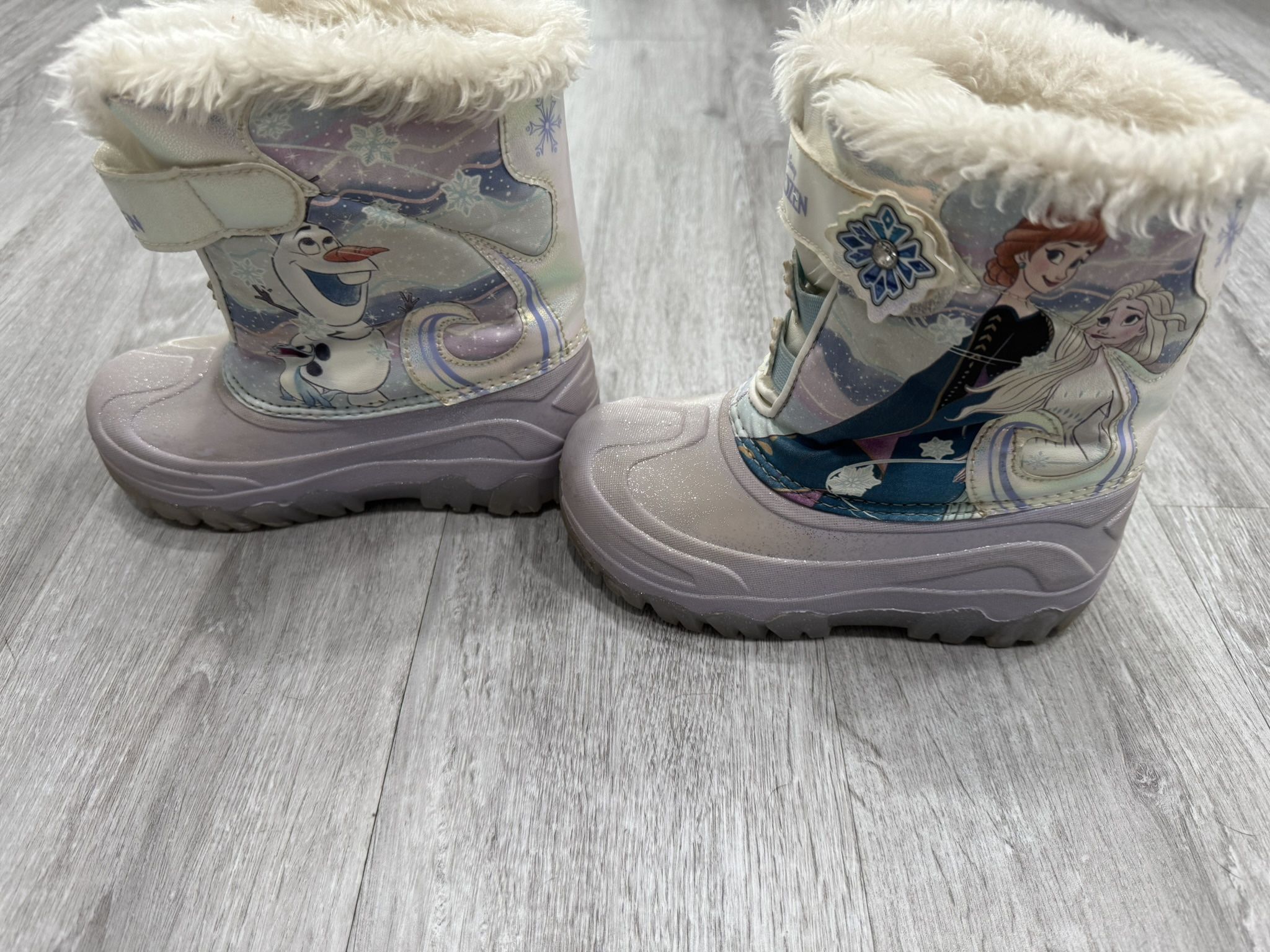 Size 11 girls light up snow boots