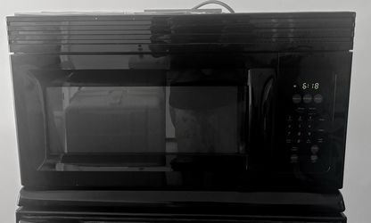 Black Frigidaire Microwave