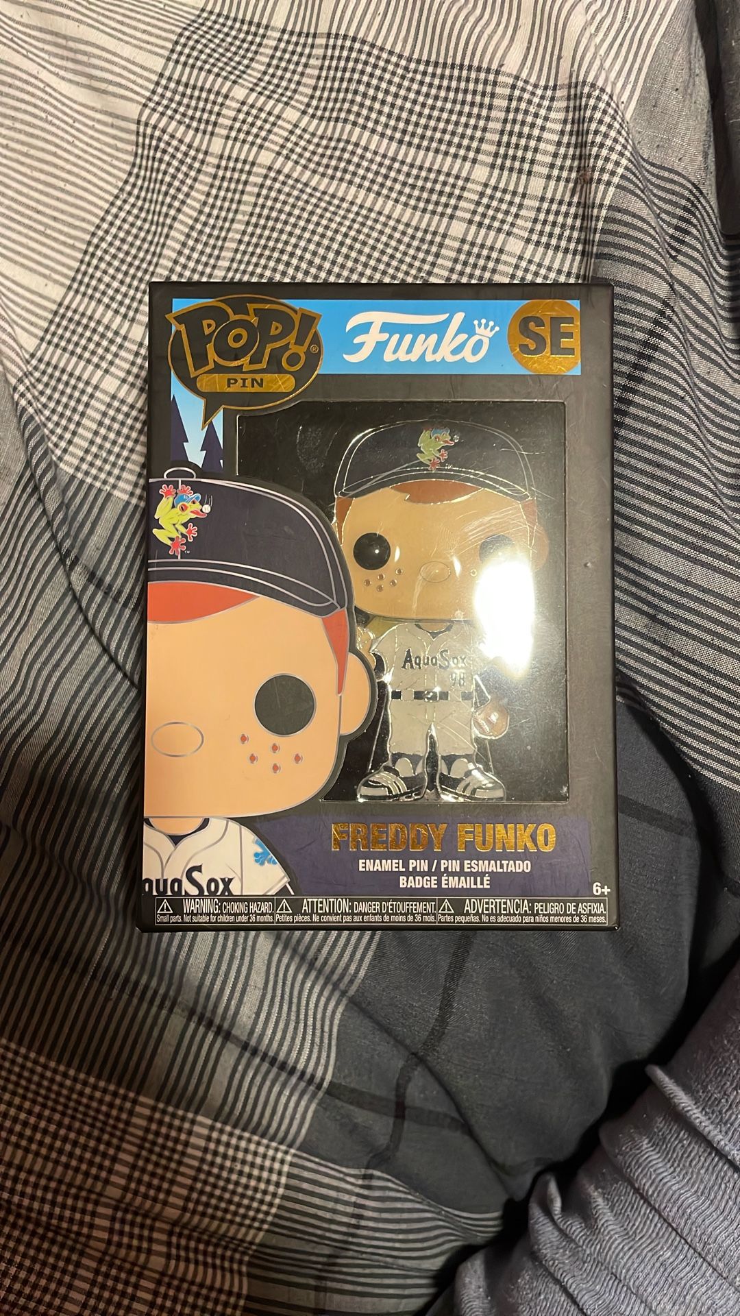 Funko POP! Pin Freddy Funko Aqua Sox SE