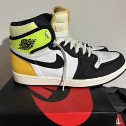 Jordan 1 volt color-way size 9.5 good condition
