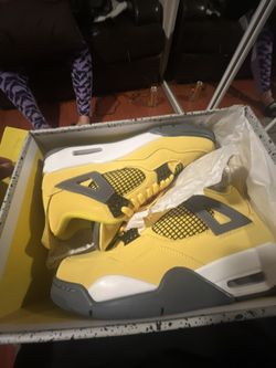 Jordan 4 Lightning