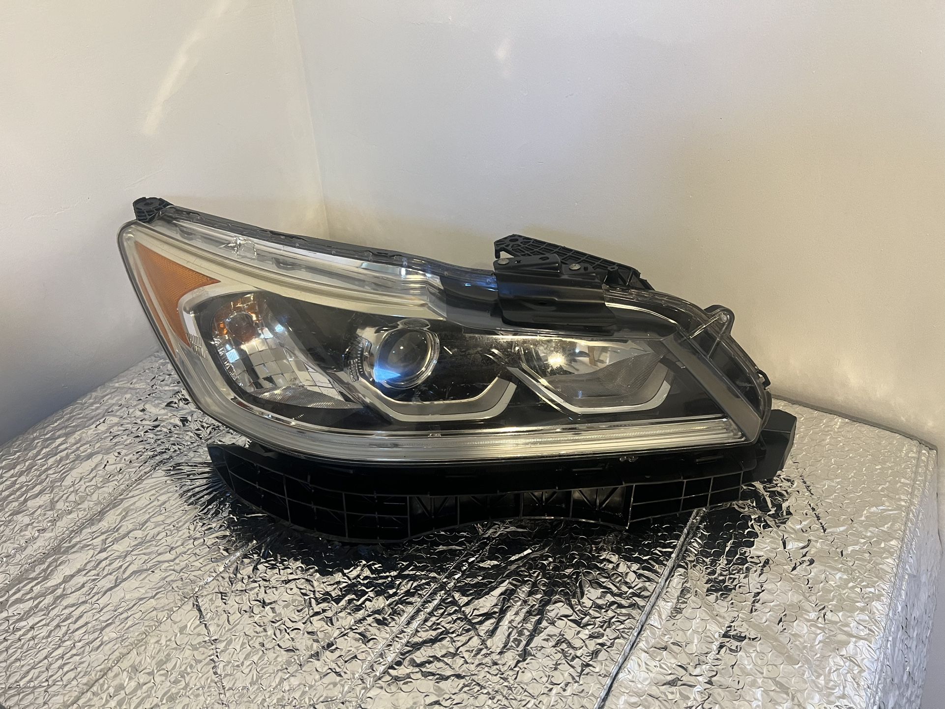 Honda Accord Passenger Side Headlight