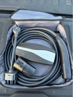 TESLA MOBILE CHARGER