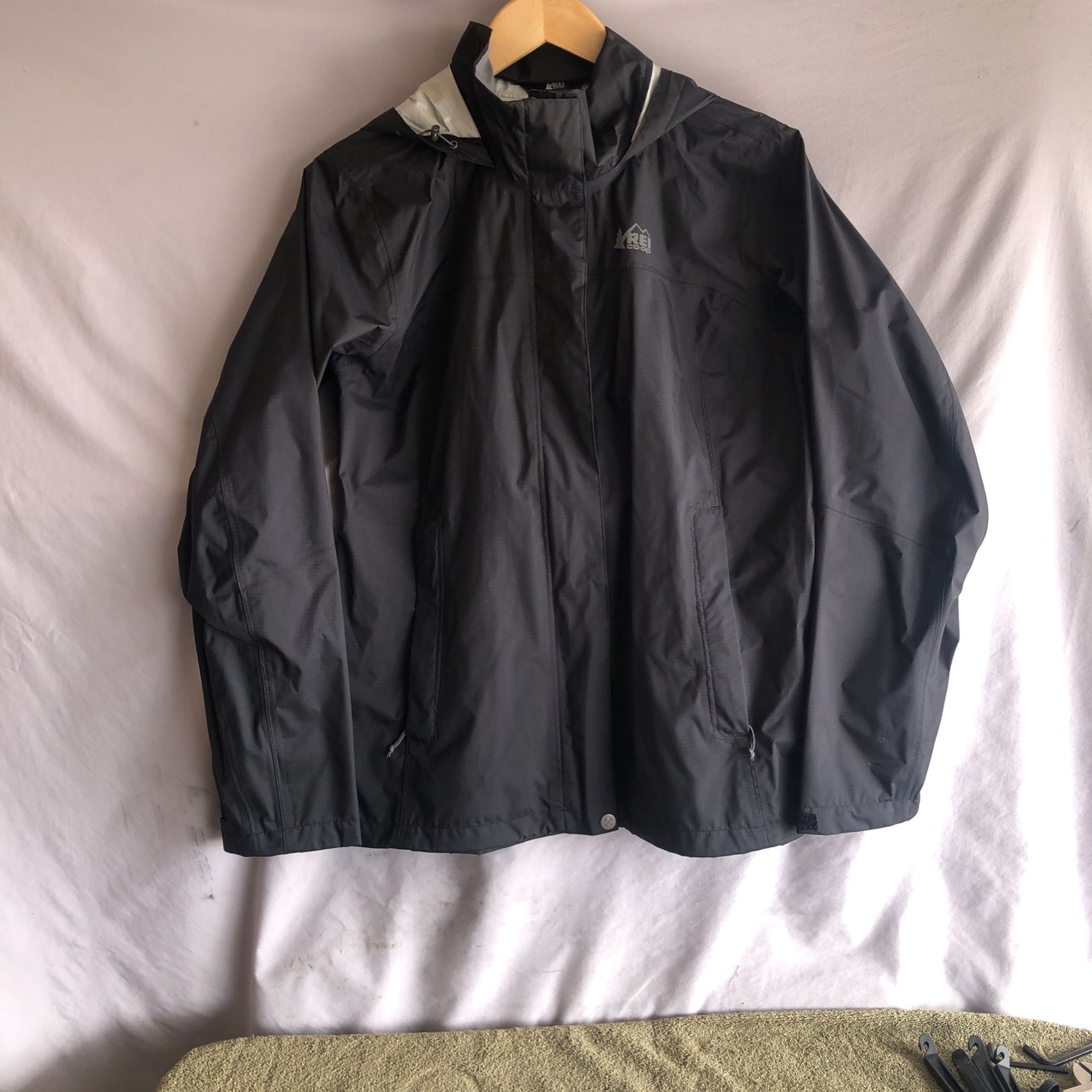 Ladies REI Peak 2.5 Rain jacket