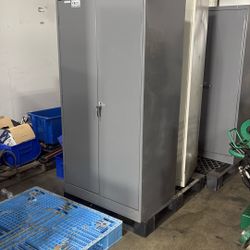 Lockers Cabinets 4 Of Them 
