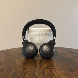 Black JBL Live 460NC Headphones