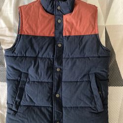 Mens Puffer Vest Small Size. 
