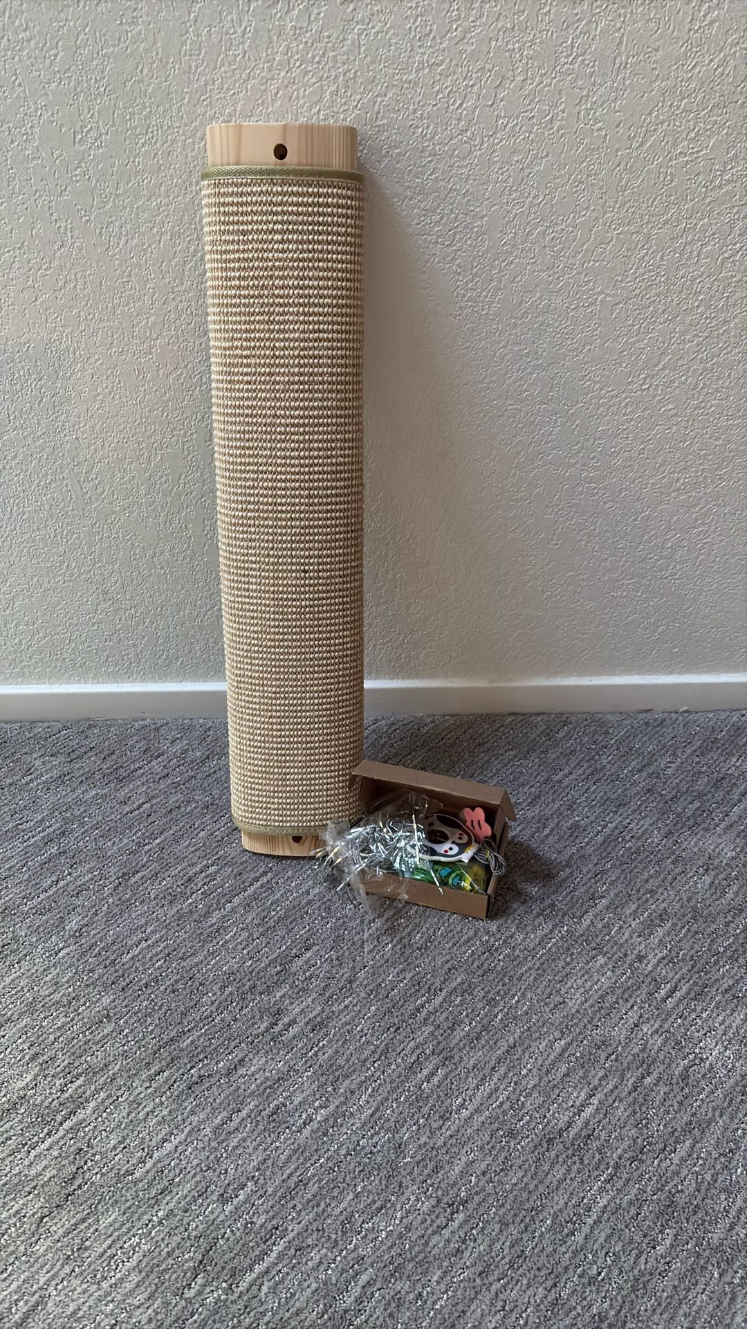 Brand New Cat Scratcher +toys
