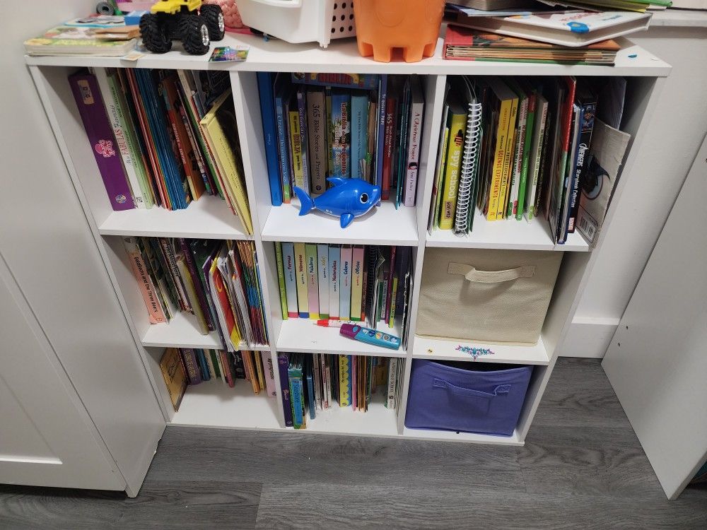 Shelf Small 9 Cubes 