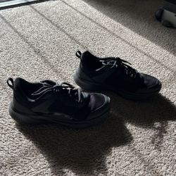Black Sneakers 