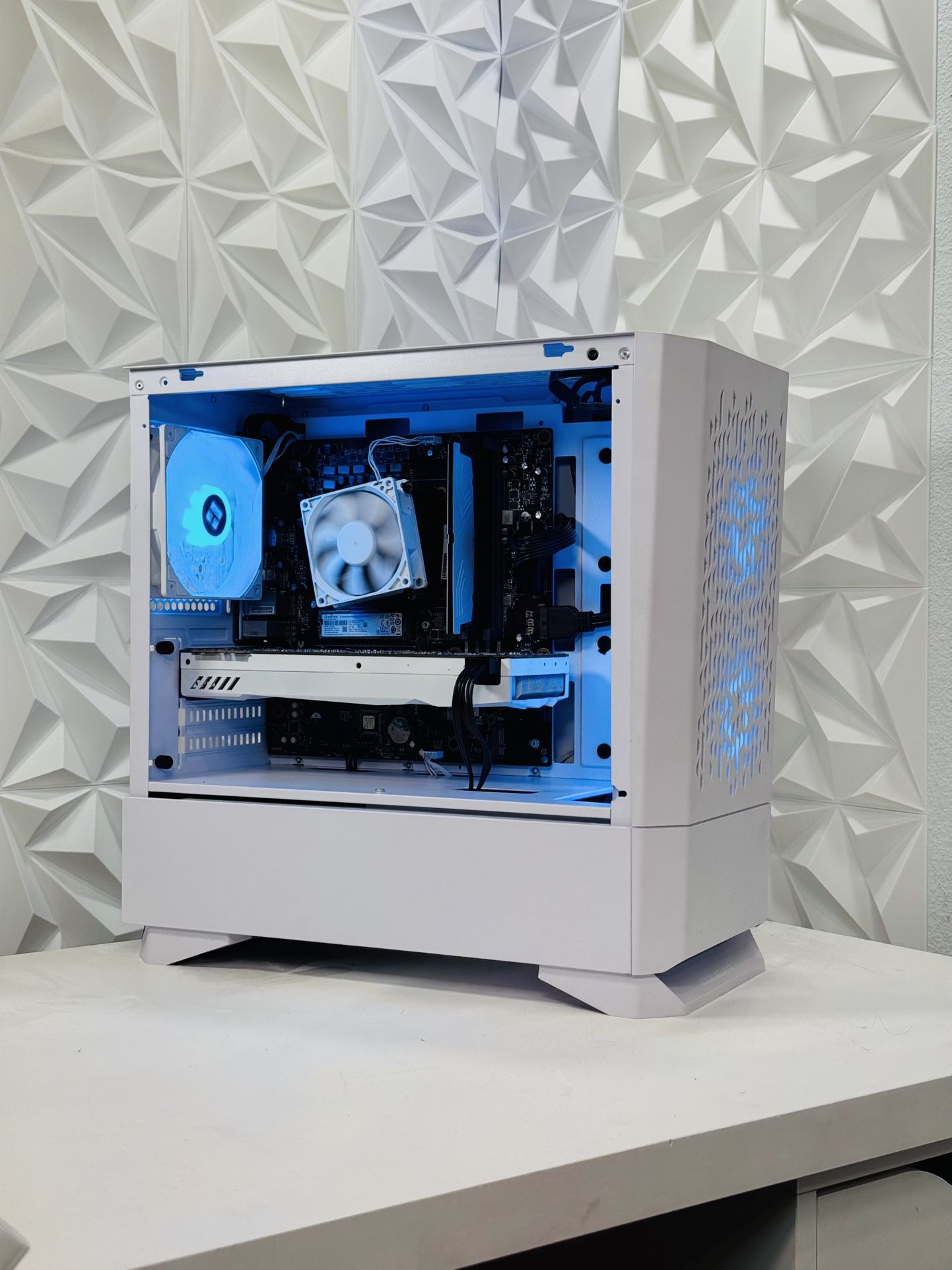 White Gaming PC