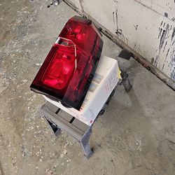 Rear Right Light 18 Chevy Tahoe