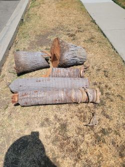 Firewood 15214 midcrest dr 90604 on the curb