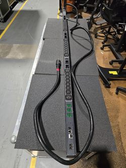 Power Distribution Unit POPS Server Tech CWG-24VYM311A1 8.6kW|3-phase|208V|24xc13&6xC19