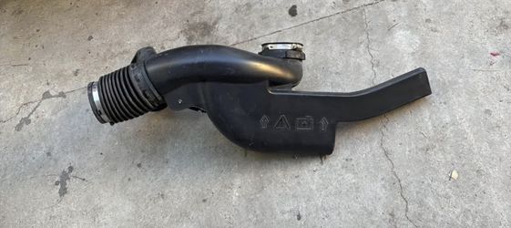 GMC Yukon Escalade Sierra AIR INTAKE box RESONATOR PIPE HOSE tube 99-06