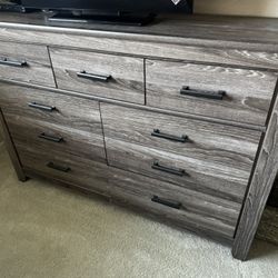 Nice Dresser And Tv! Pick Up Only 