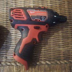 Milwaukee M12 Cordless 1/4 Hex Screwdriver 