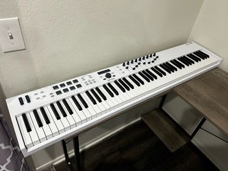 Arturia KeyLab Essential 88 mk3 MIDI Controller - White