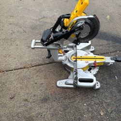 M20 Dewalt 7 1/4 Slider, Saw cordless Vision