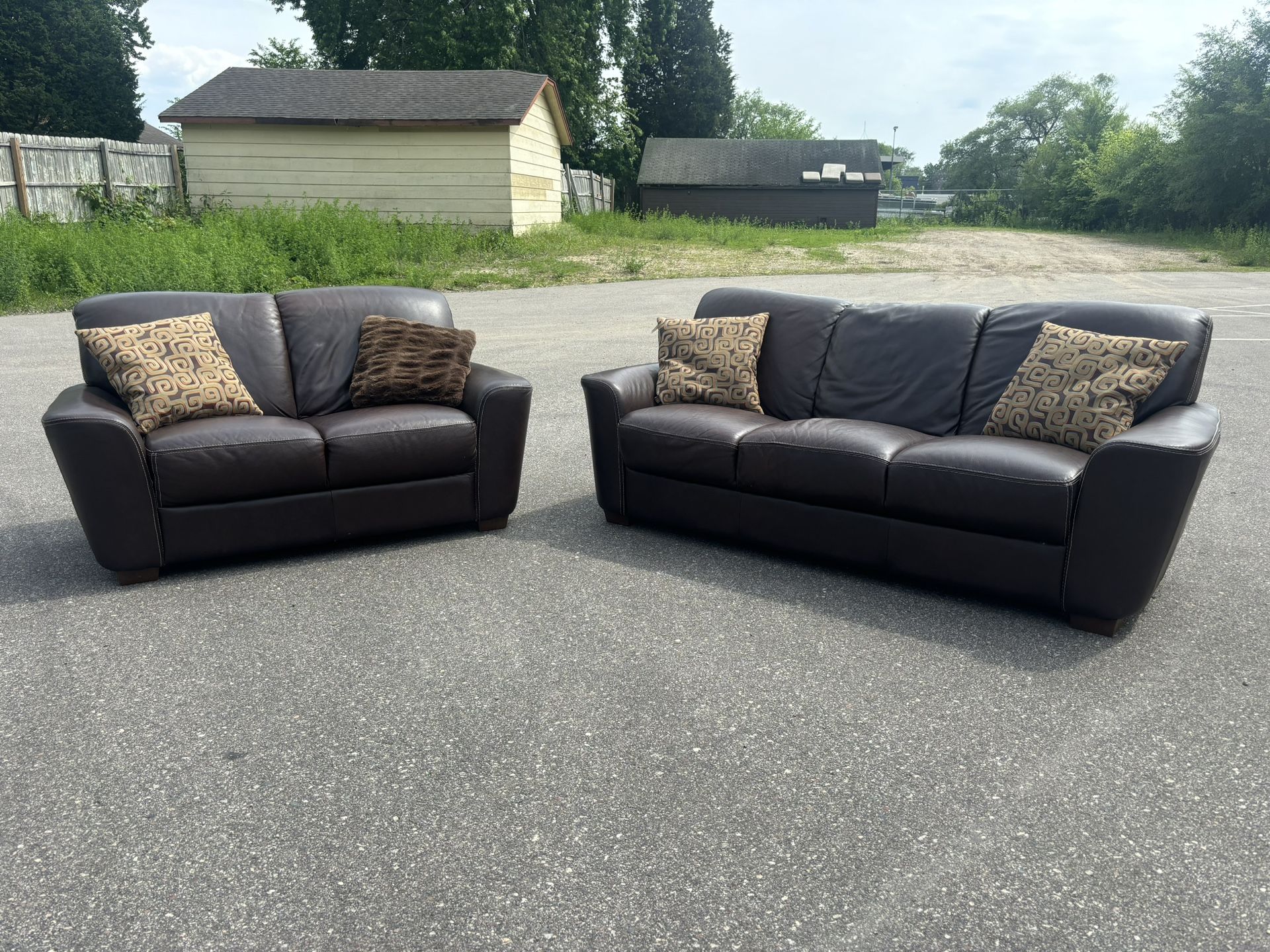 Free Delivery! Leather Couch and Loveseat Set