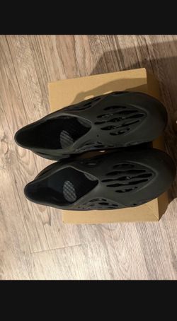 Yeezy foam runners black