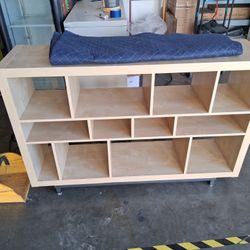 Bookcase/Shelf/Entertainment Center