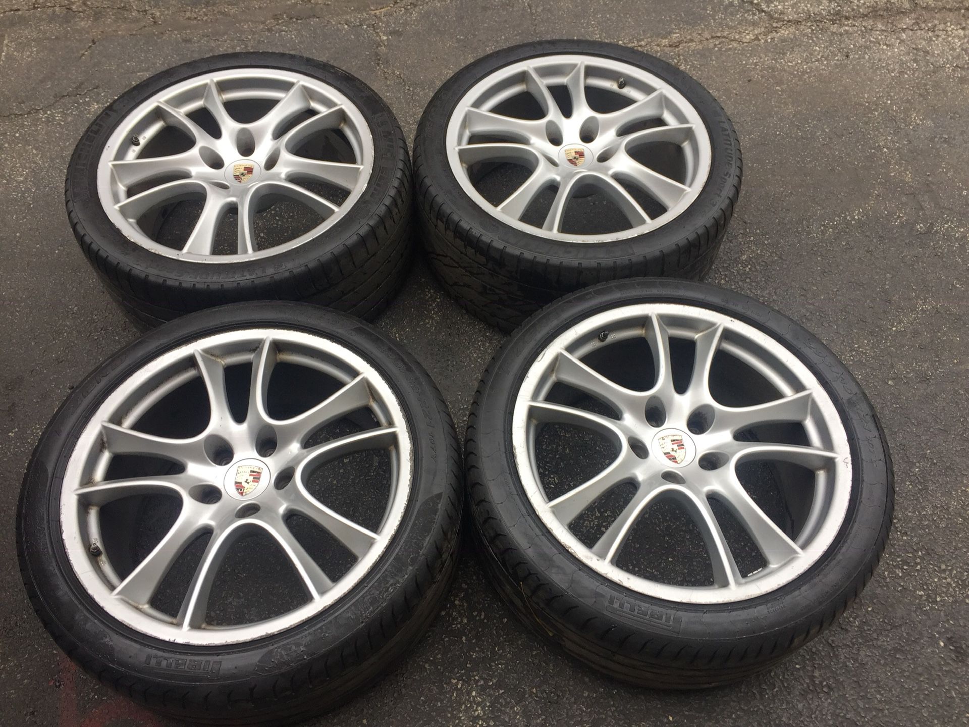 Porsche 21” OEM Cayenne GTS wheels & Tires 5x130