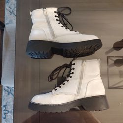 Women's boots by Carra size 9 and 1/2