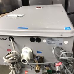 Indoor Tankless Water Heater $700 Tax Including Warranty Working 