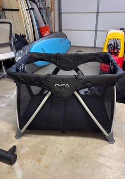 Nuna pack and play/travel crib
