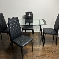 Dining Set . Like New ! 