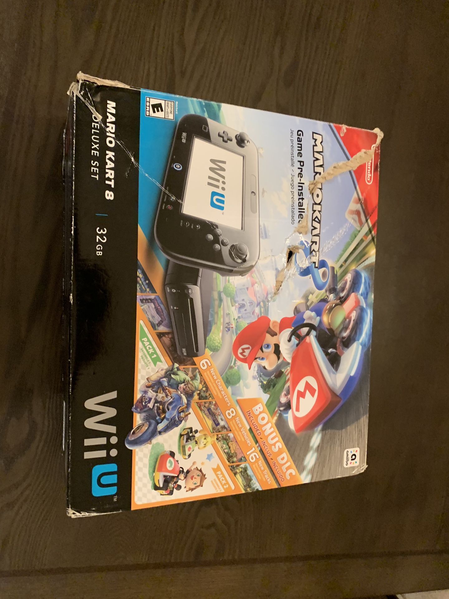 Nintendo Wii U 32GB Mario Kart 8 (Pre-Installed) Deluxe bundle