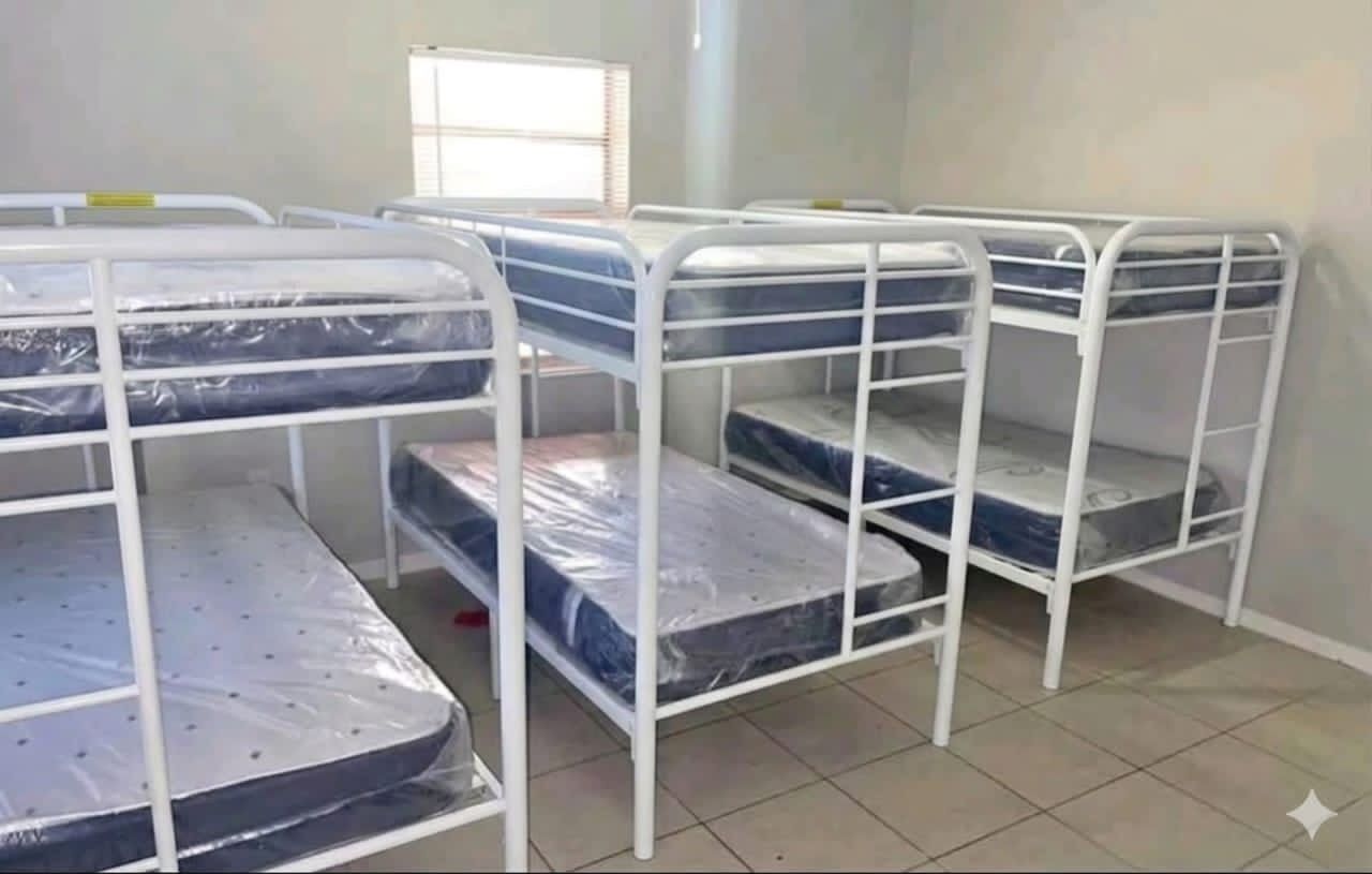 Twin-Twin Bunk Bed
