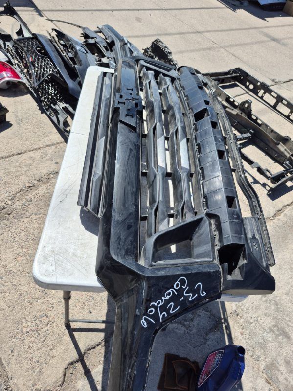 Chevy Colorado Grille Oem