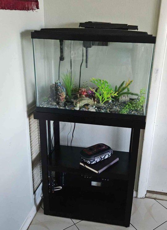 Aqueon fish tank 10 gallons with table and accessories and lights.