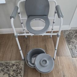 Commode Chair 