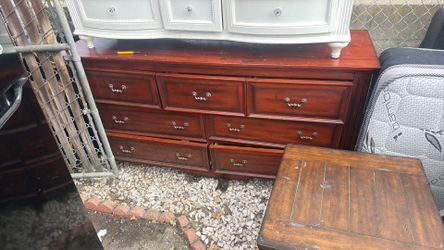 Dresser