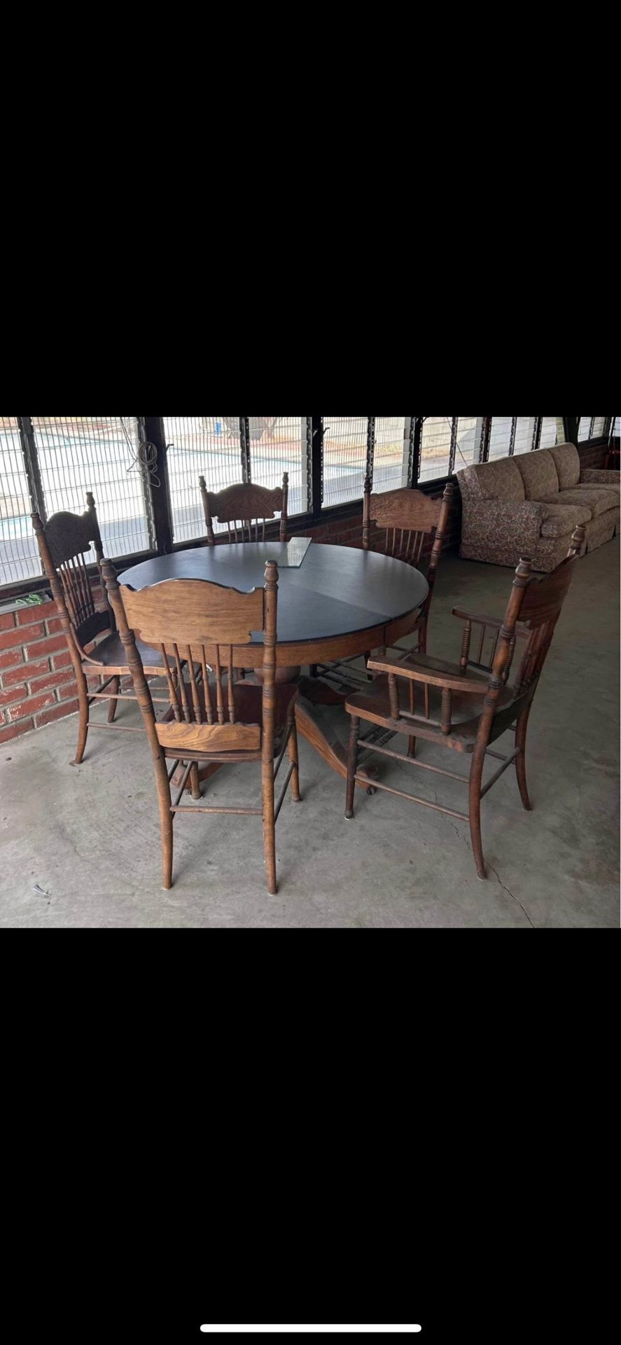 Vintage Expanding Dining Table And 5 Chairs