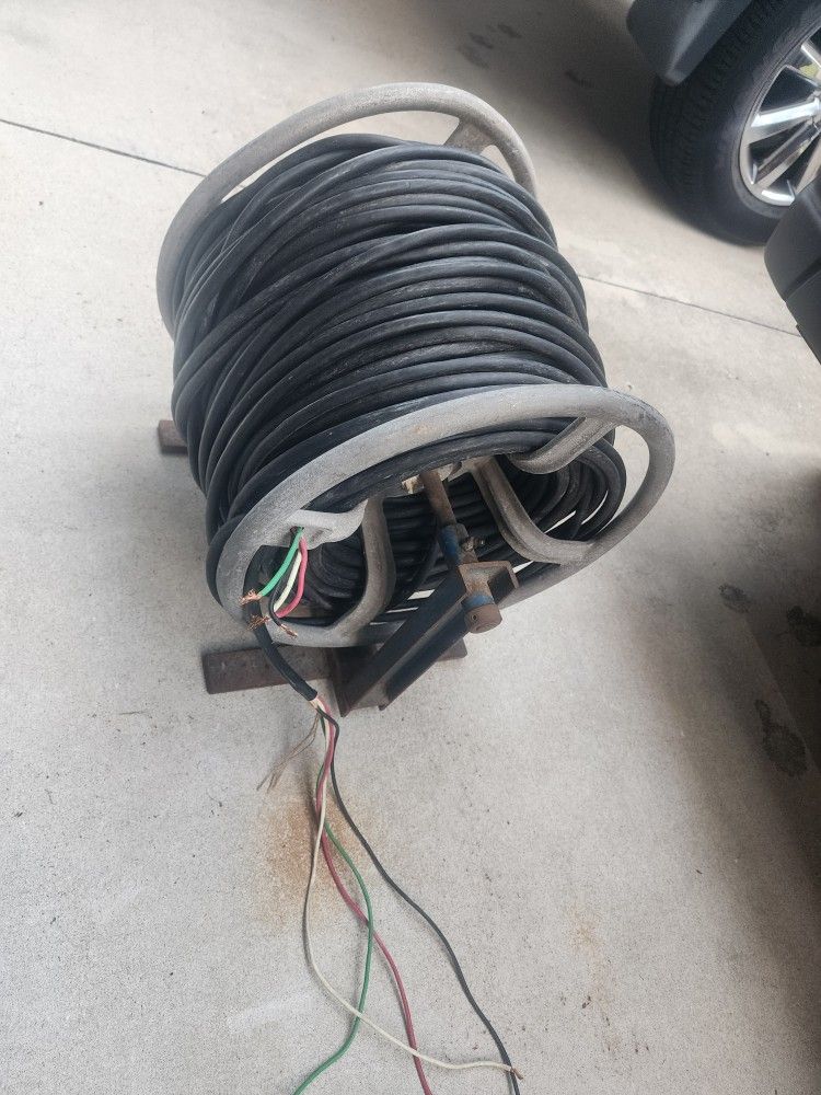 1050 Feet Of 12 Gage 4 WiresElectrical Wire.