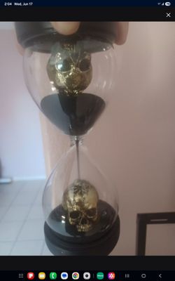 8in very nice skull hour glass $8