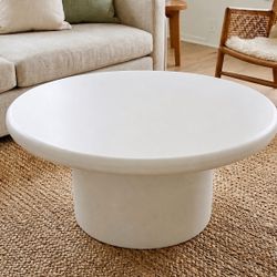 Beautiful Coffee Table! Can Be Delivered 