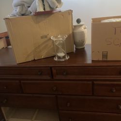 Dresser And Queen Mattress 