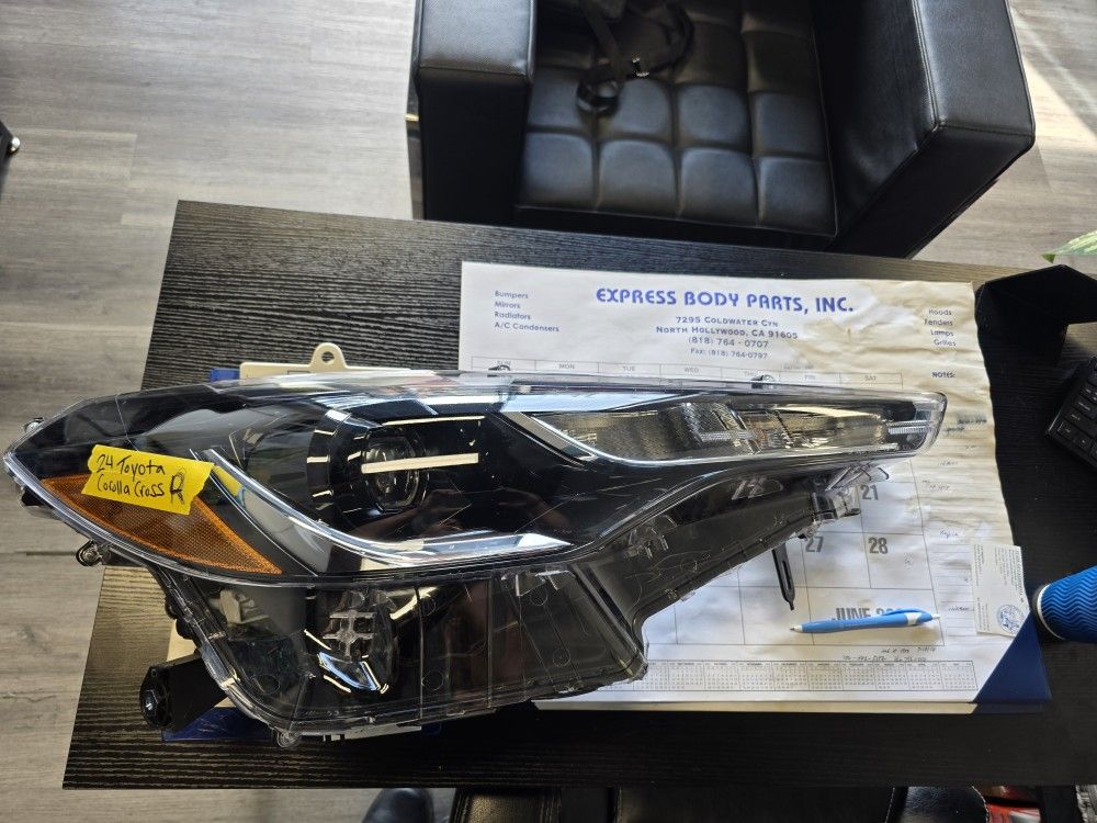 2024 Toyota Corolla Cross Headlight Right Side
