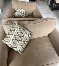 2 Beige Couches