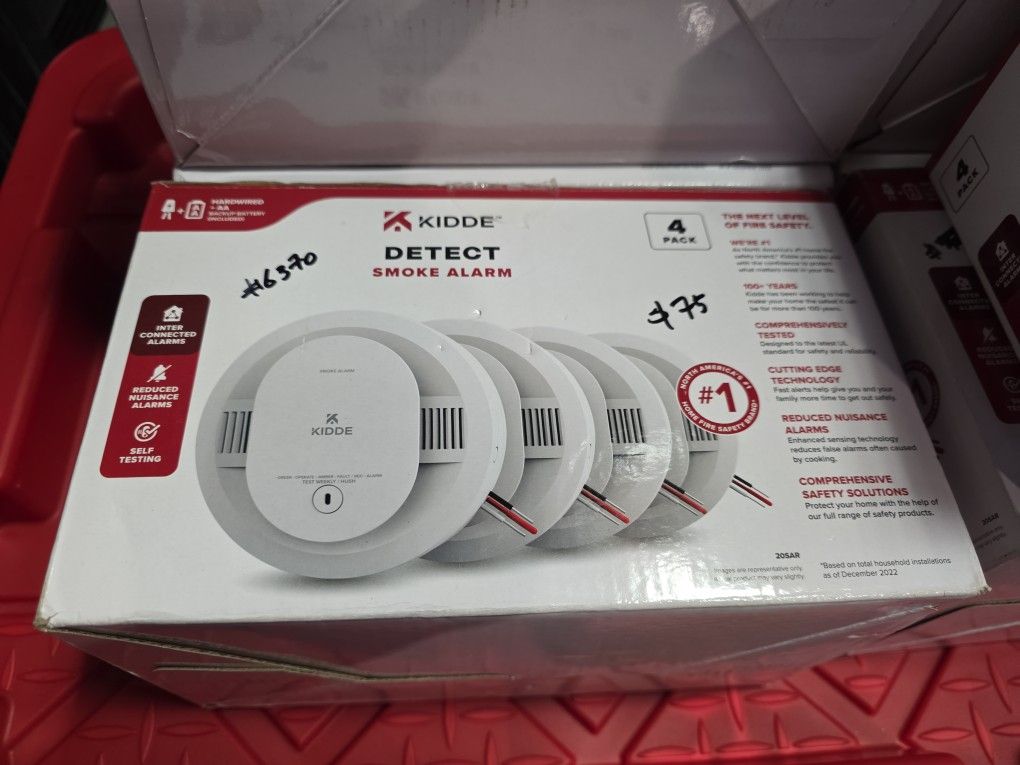 Kidde
Hardwired Interconnected Smoke Detector with Photoelectric Sensor (4-Pack) 21032827